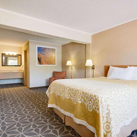 Days Inn By Wyndham Fairmont Zewnętrze zdjęcie