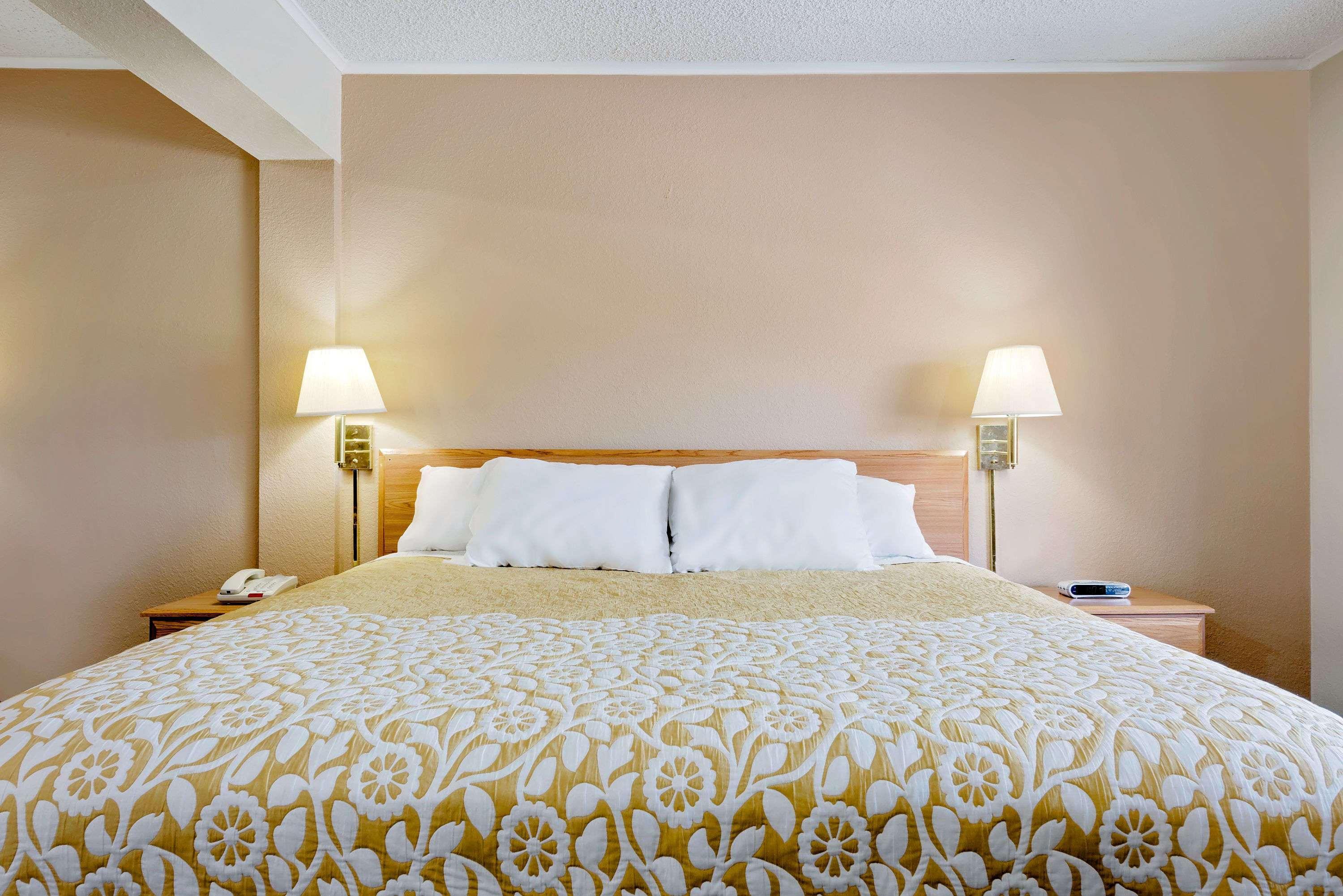 Days Inn By Wyndham Fairmont Zewnętrze zdjęcie