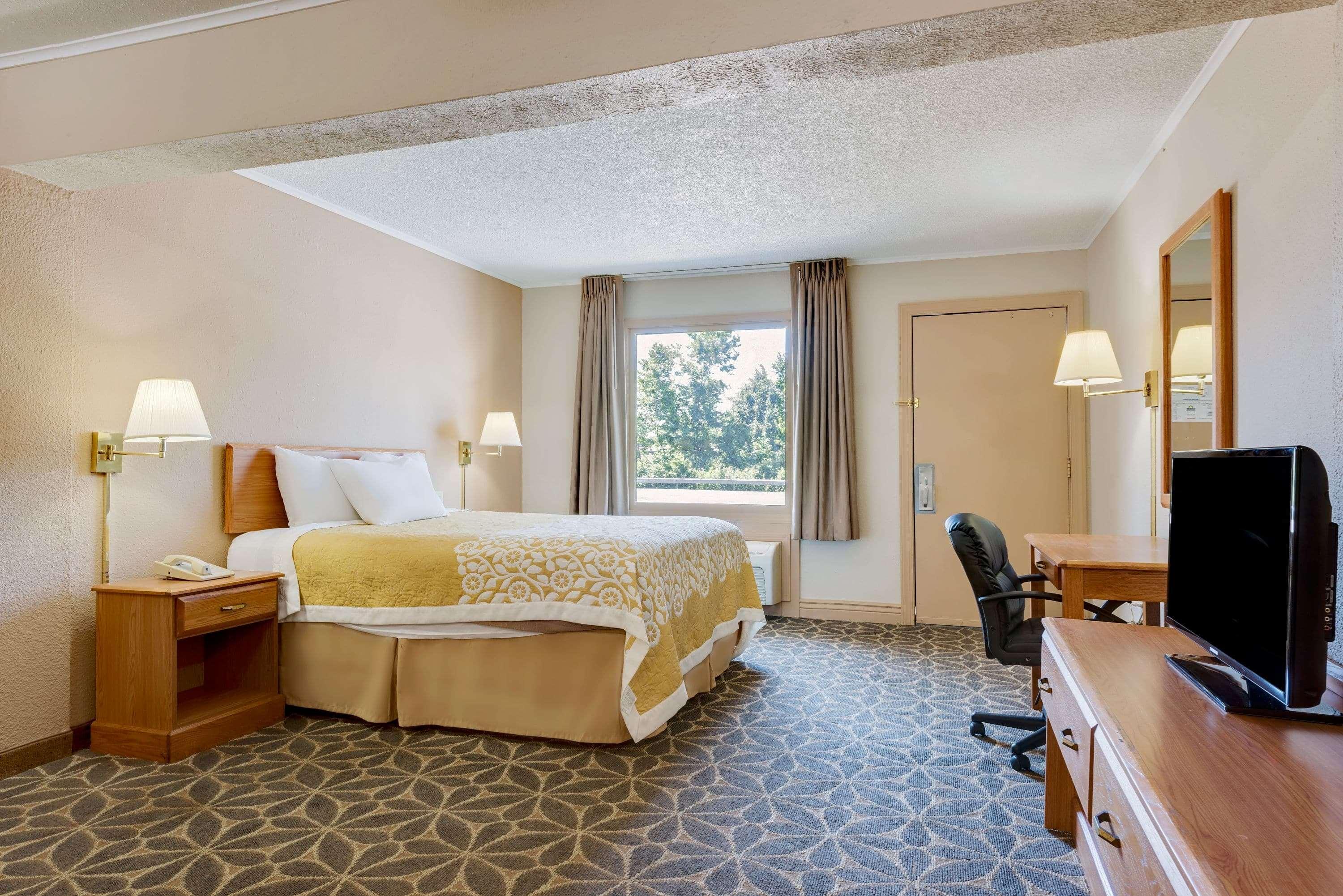 Days Inn By Wyndham Fairmont Zewnętrze zdjęcie
