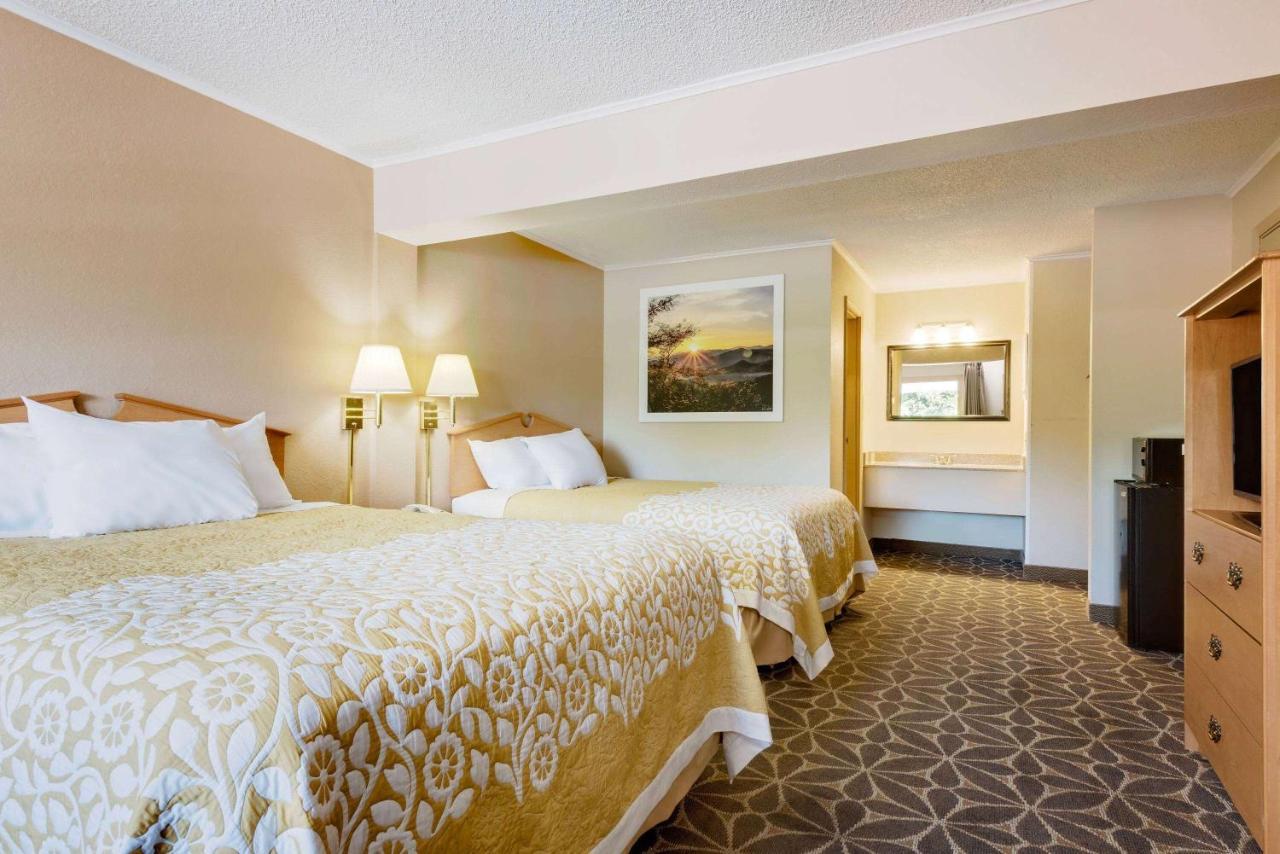 Days Inn By Wyndham Fairmont Zewnętrze zdjęcie