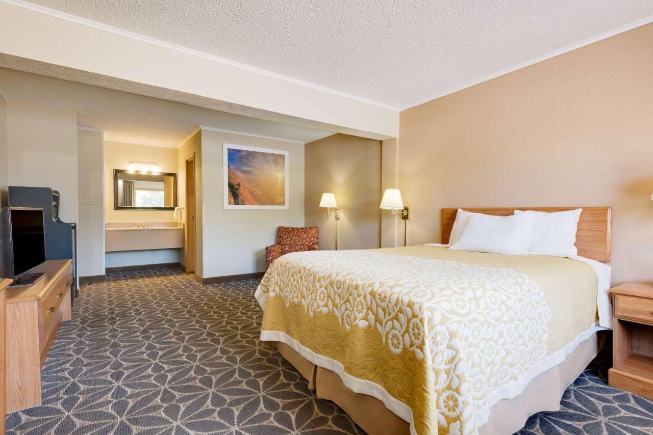 Days Inn By Wyndham Fairmont Zewnętrze zdjęcie