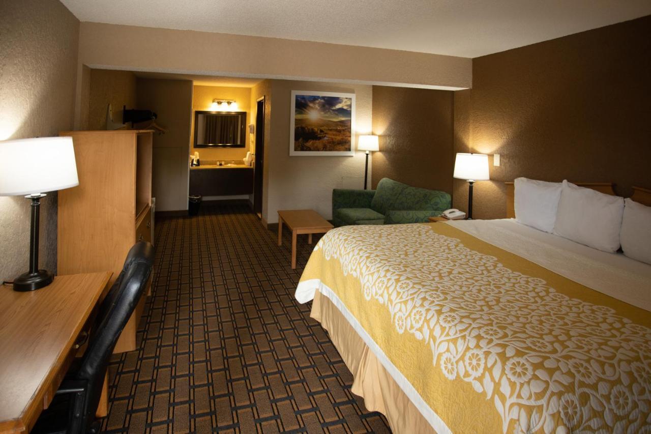 Days Inn By Wyndham Fairmont Zewnętrze zdjęcie