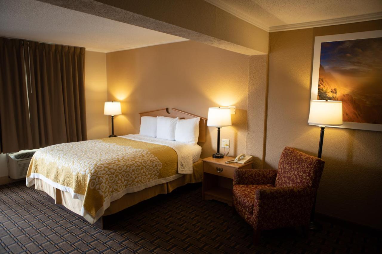 Days Inn By Wyndham Fairmont Zewnętrze zdjęcie