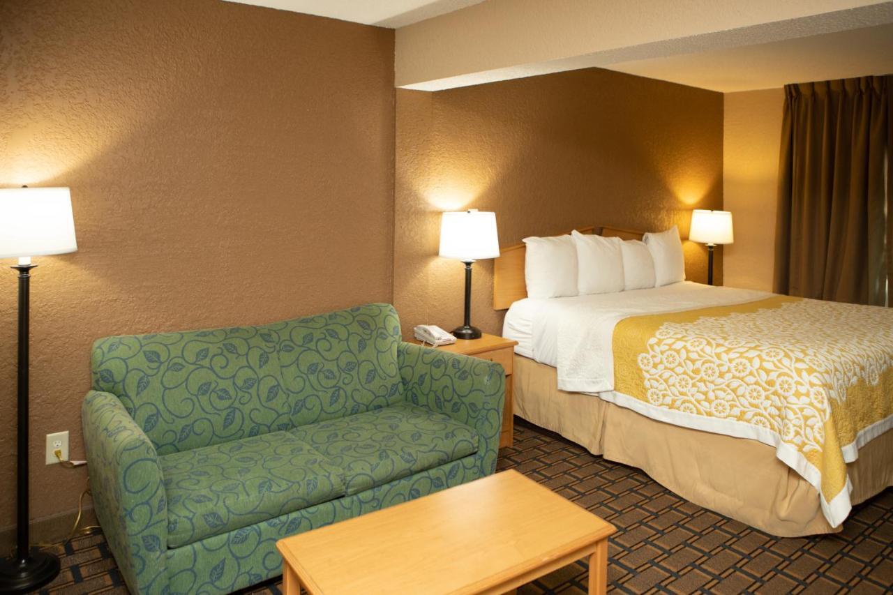 Days Inn By Wyndham Fairmont Zewnętrze zdjęcie