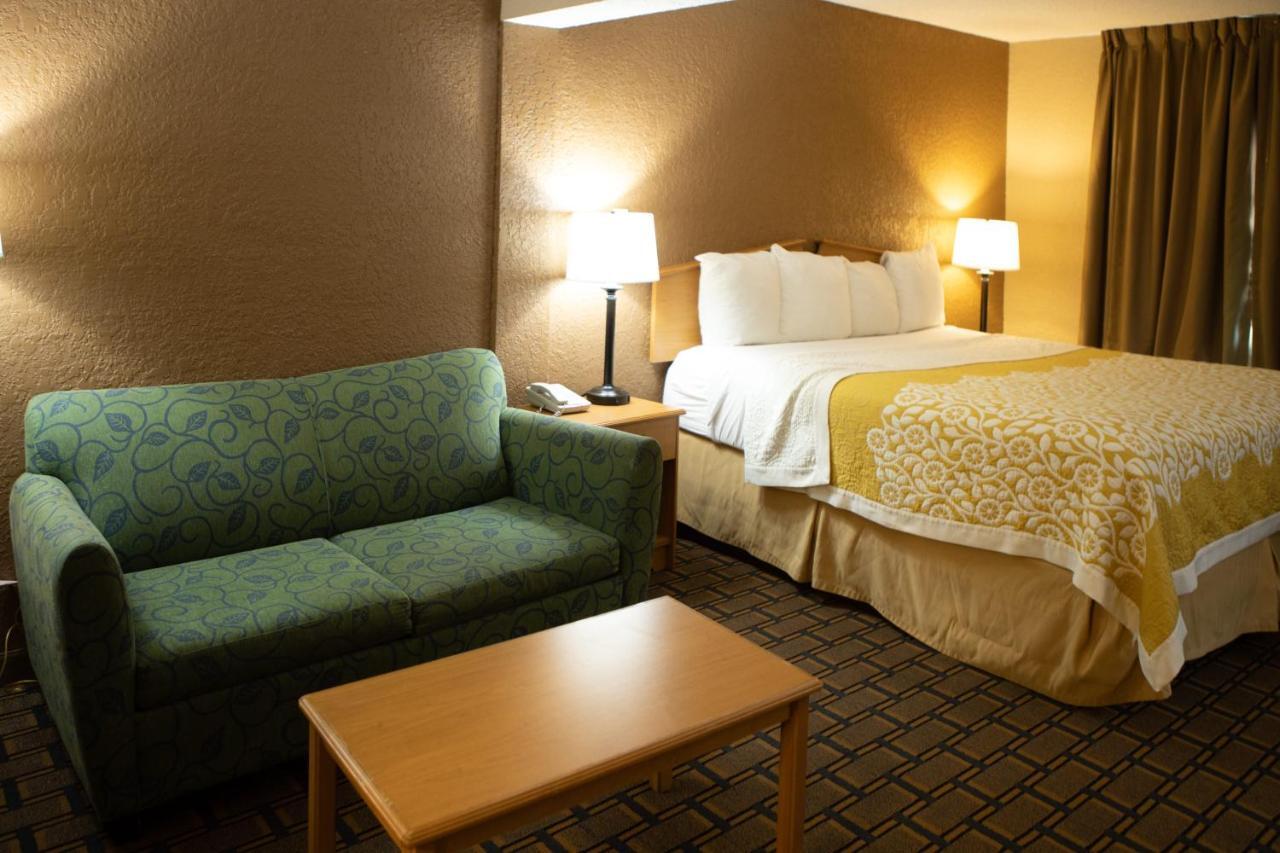 Days Inn By Wyndham Fairmont Zewnętrze zdjęcie